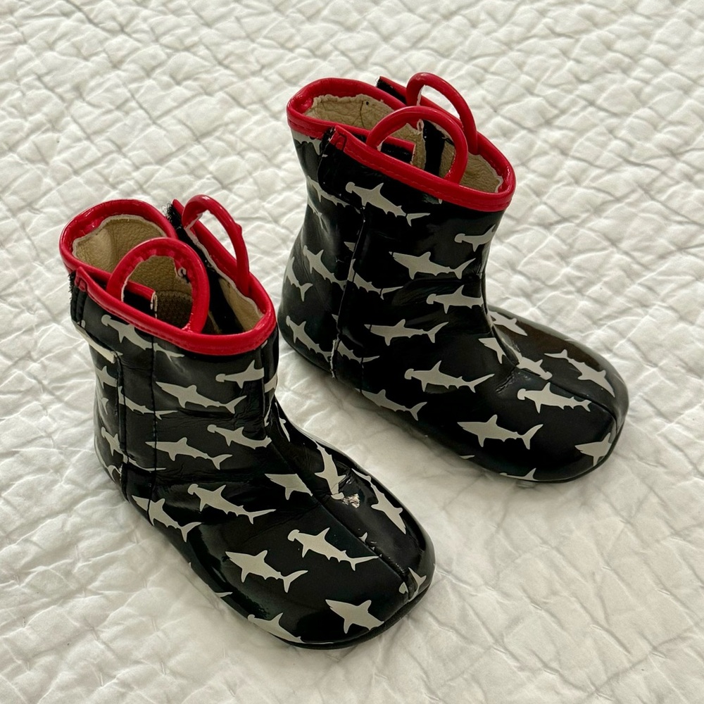 Robeez Baby Rain Boots Sharks Sz 9-12 months
